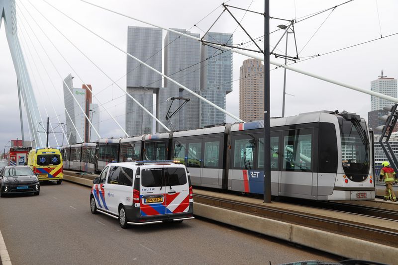 zware trambotsing op Erasmusbrug in Rotterdam